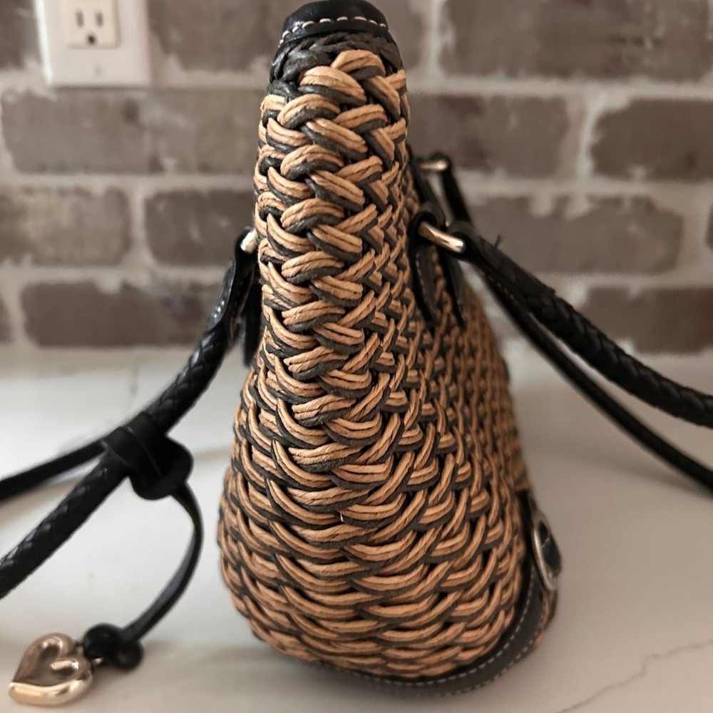 SOLD
VINTAGE!!!! Brighton Woven Tan and Black Shoulder Bag with Heart Charm - Picture 13 of 13